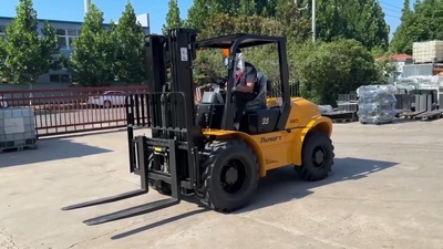 4-Wheel Drive Rough Terrain Forklift 3-4 Tonne