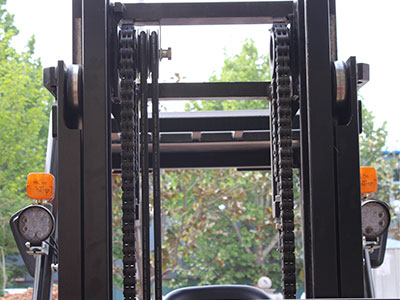 High-Rigidity Mast and Integrated Frame Structure